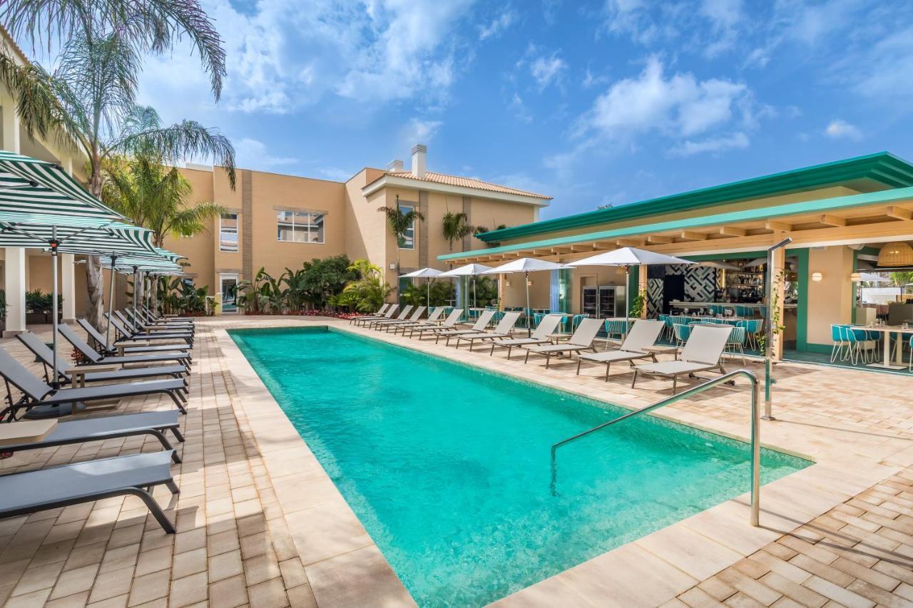 Готель Barcelo La Nucia Palms Екстер'єр фото The pool at the hotel