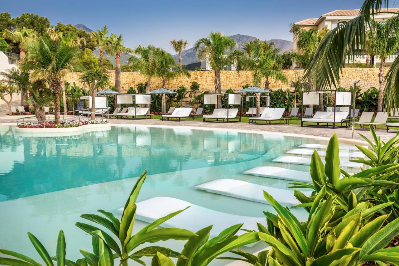 Готель Barcelo La Nucia Palms Екстер'єр фото The swimming pool at the hotel