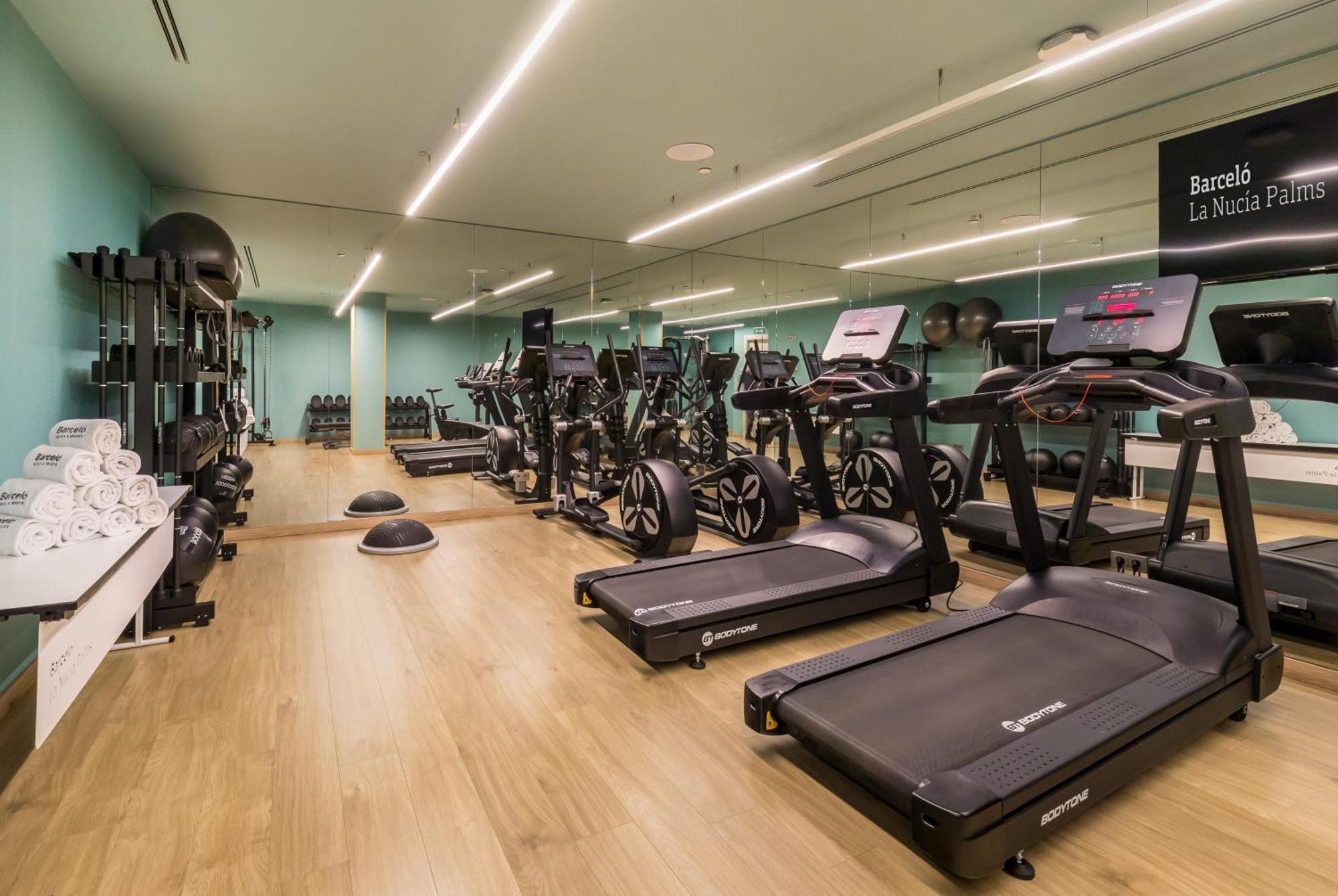 Готель Barcelo La Nucia Palms Екстер'єр фото The gym at La Varenna