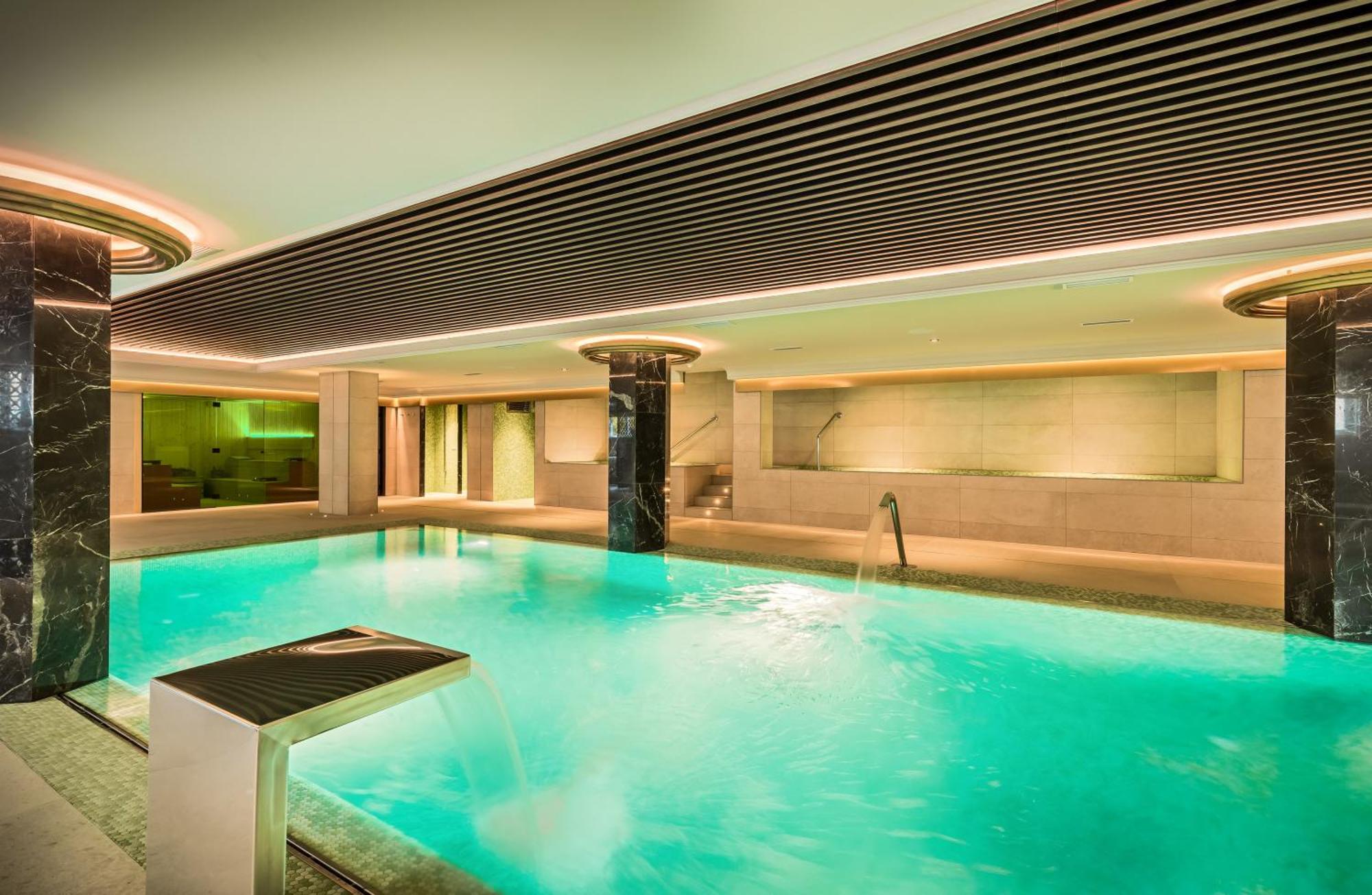 Готель Barcelo La Nucia Palms Екстер'єр фото The swimming pool at the InterContinental Budapest