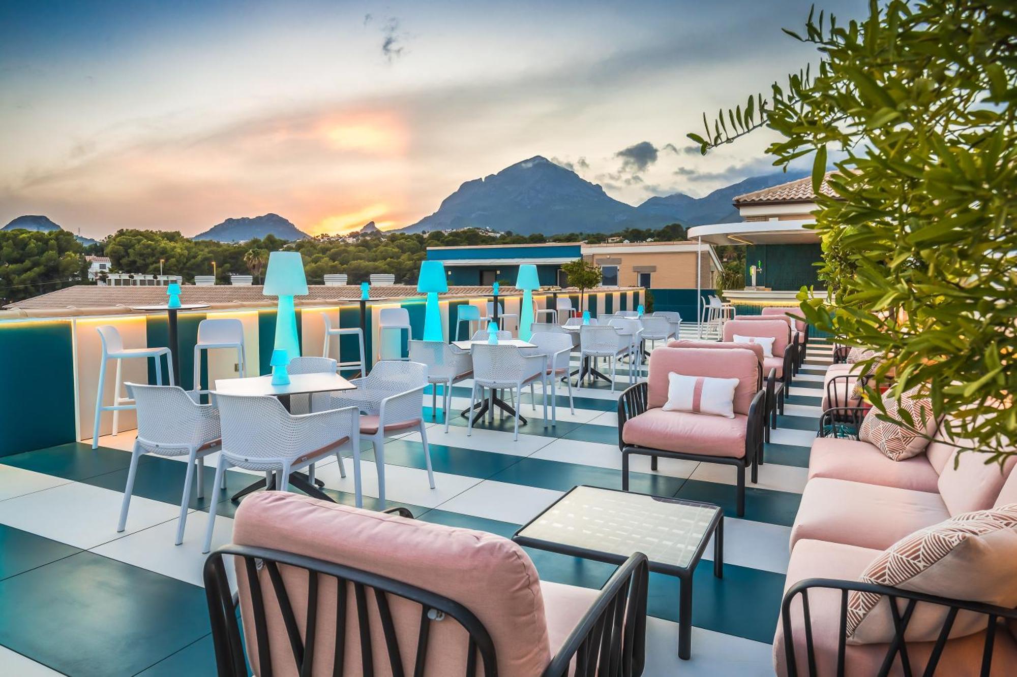 Готель Barcelo La Nucia Palms Екстер'єр фото The hotel's rooftop bar